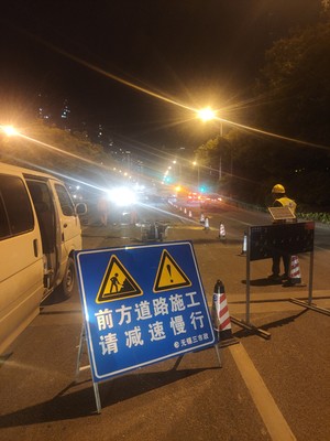 道路反光标识牌