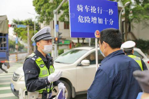 交通警示牌