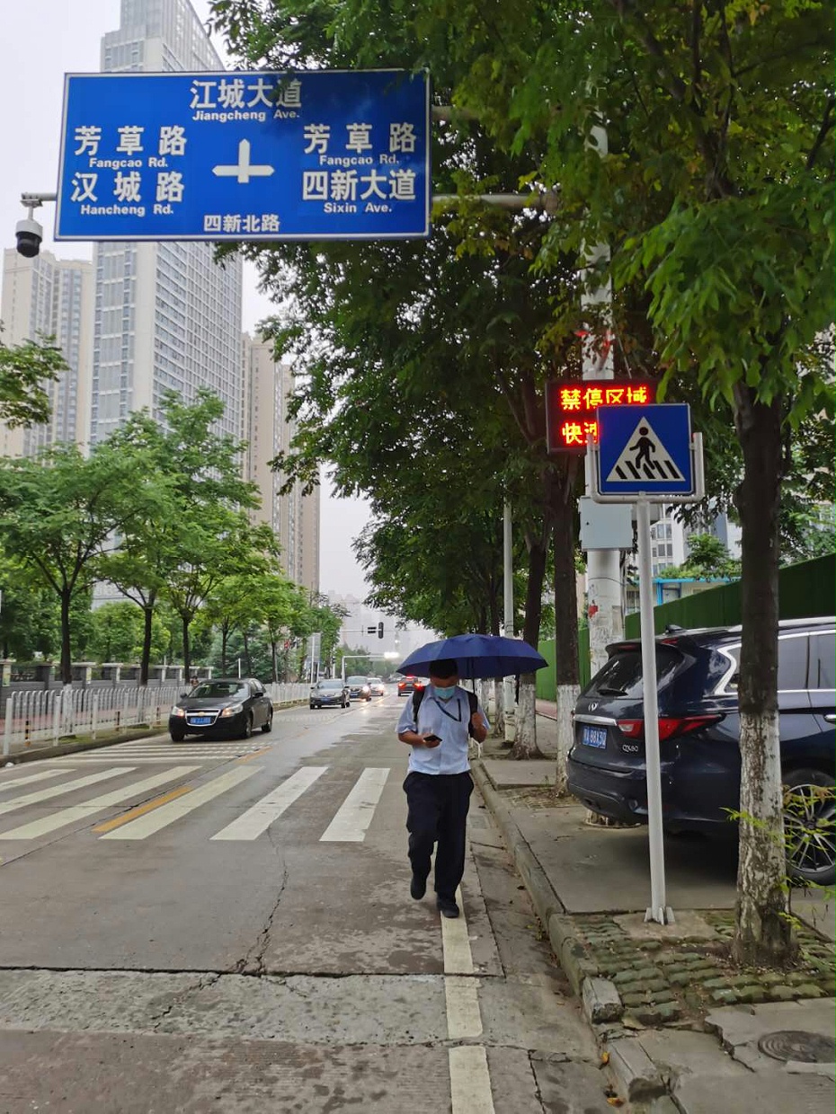 交通标示牌